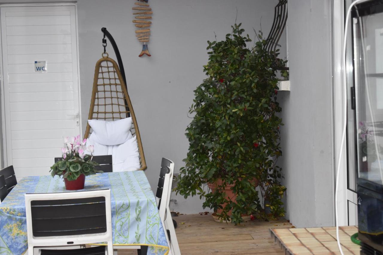 ラカノー Chez Augustin Bed & Breakfast エクステリア 写真