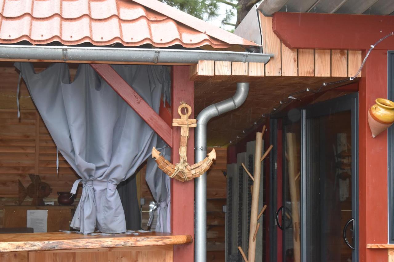ラカノー Chez Augustin Bed & Breakfast エクステリア 写真