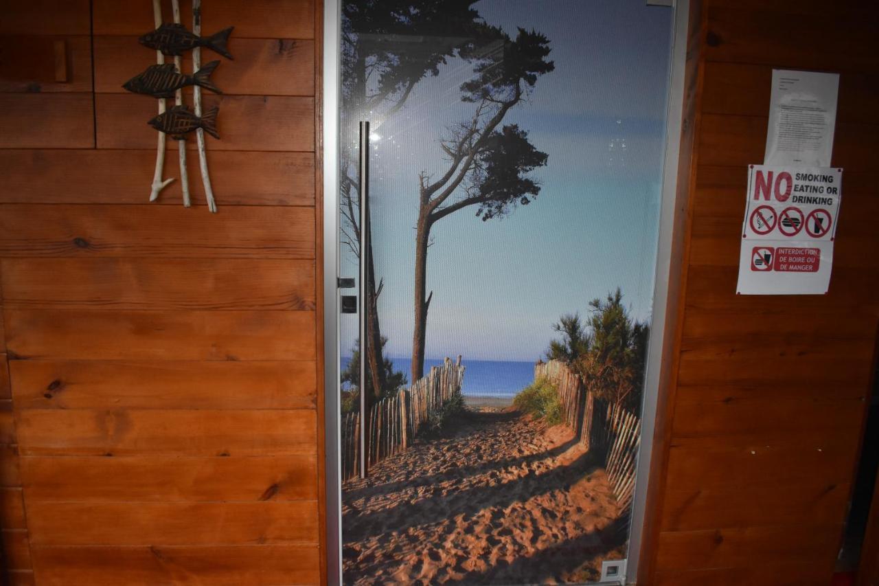 ラカノー Chez Augustin Bed & Breakfast エクステリア 写真